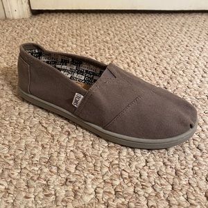 brown women’s Tom’s